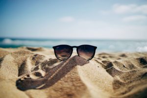 conges lunettes dans le sable